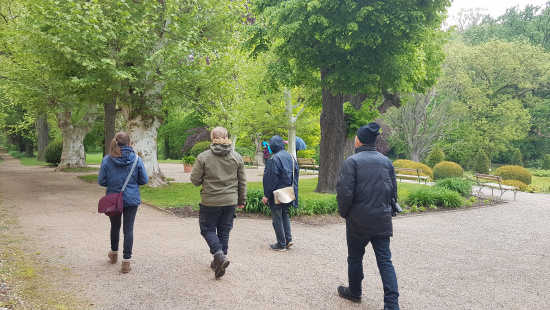 Nicht nur die Vögel, auch die Teilnehmer trotzen dem regnerischen Maiwetter Foto: M. Schimkat